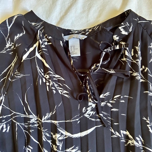 • H&M dress - Picture 2 of 8